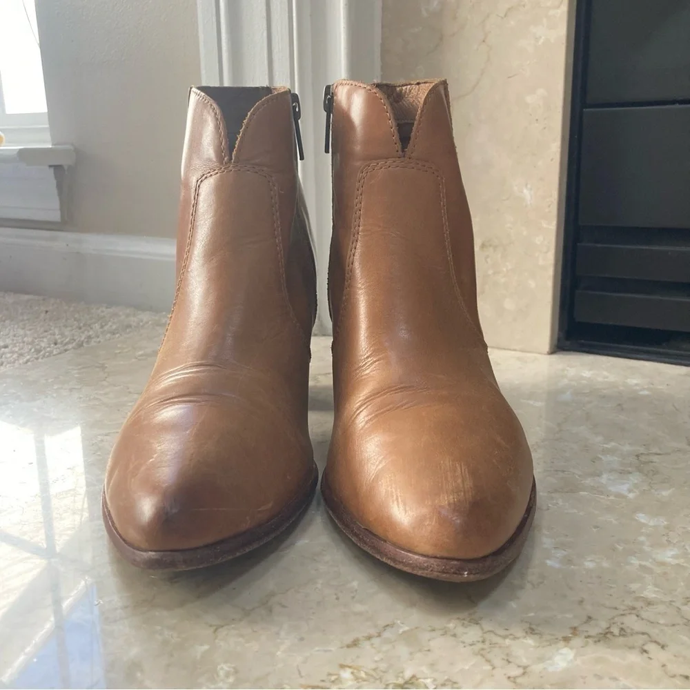 Frye Jennifer Western Leather Side Zip Ankle Boots in Carmel Cognac, Size 8